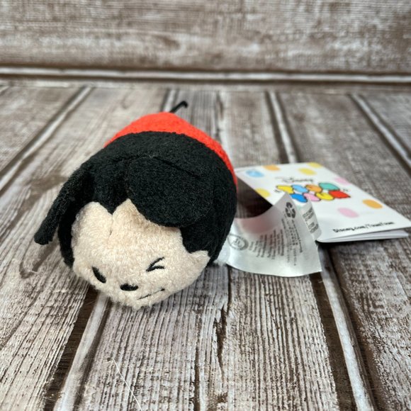 DISNEY STORE TSUM TSUM 3.5" Mickey Mouse Wink Winking Eye Mini Plush NWT NEW - Picture 2 of 6